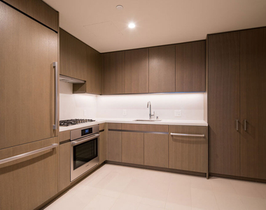 889 Francisco Street - Photo Thumbnail 2