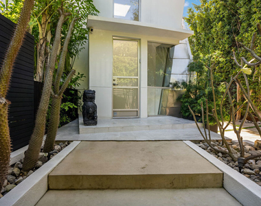 8752 Rangely Avenue - Photo Thumbnail 25
