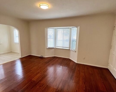505 Edgewood Street - Photo Thumbnail 8