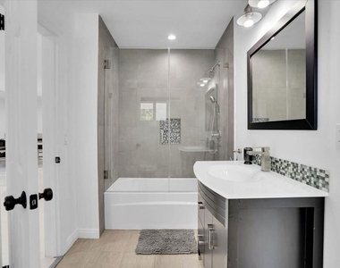 6500 Ponce Avenue - Photo Thumbnail 9