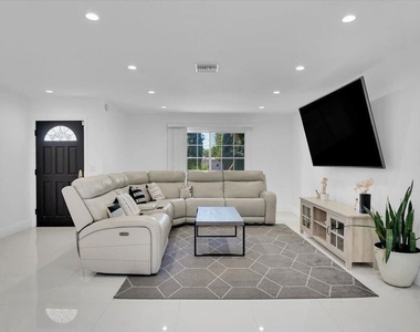 6500 Ponce Avenue - Photo Thumbnail 1