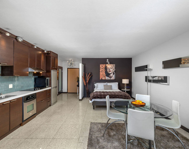 999 N Doheny Drive - Photo Thumbnail 4