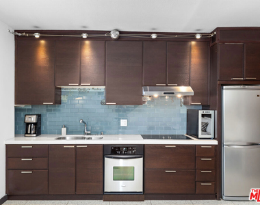 999 N Doheny Drive - Photo Thumbnail 5