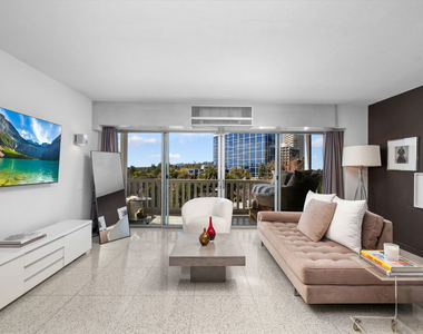 999 N Doheny Drive - Photo Thumbnail 1