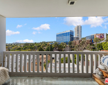 999 N Doheny Drive - Photo Thumbnail 12