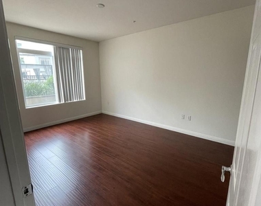 9229 Regents Rd - Photo Thumbnail 6