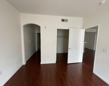 9229 Regents Rd - Photo Thumbnail 7