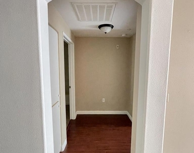 9229 Regents Rd - Photo Thumbnail 2