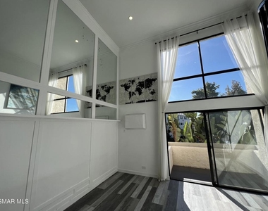1440 Veteran Avenue - Photo Thumbnail 3