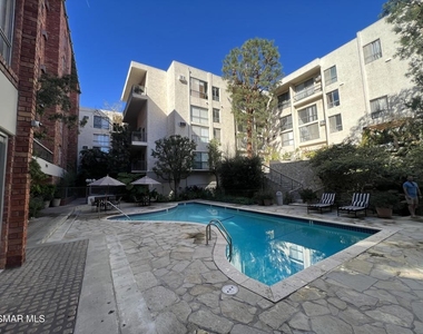 1440 Veteran Avenue - Photo Thumbnail 9