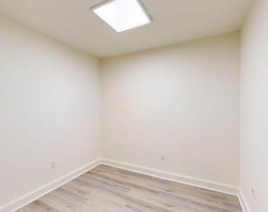 10 Hanover Square - Photo Thumbnail 3