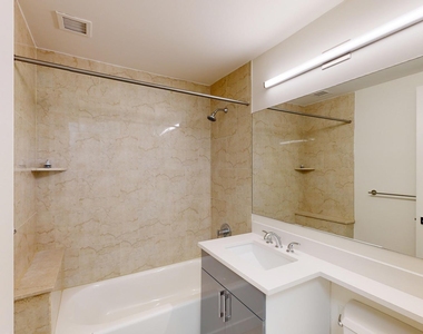 10 Hanover Square - Photo Thumbnail 4