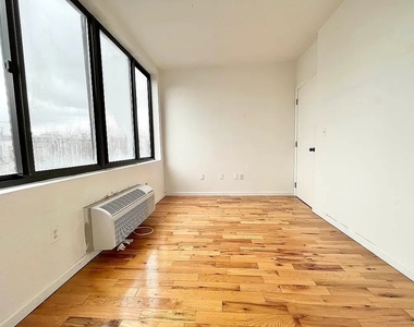 324 Melrose Street - Photo Thumbnail 6