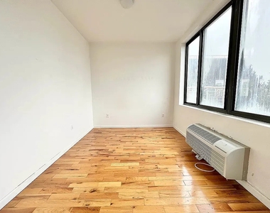 324 Melrose Street - Photo Thumbnail 7