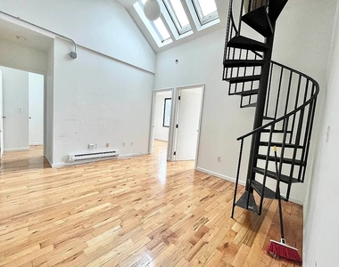 324 Melrose Street - Photo Thumbnail 3