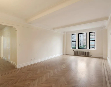 East 68th Street - Photo Thumbnail 1