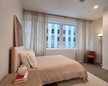 180 Pearl Street - Photo Thumbnail 4
