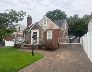 302 Oakford Street - Photo Thumbnail 1