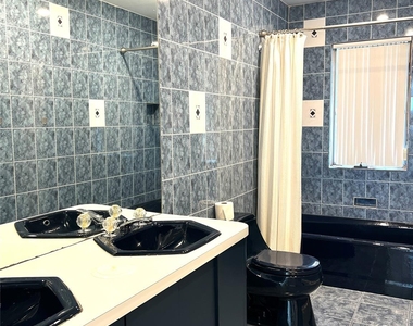 18 Melrose - Photo Thumbnail 17