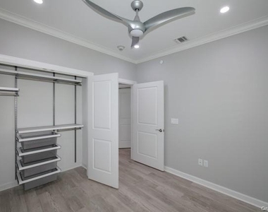 500 Sutton Court - Photo Thumbnail 11