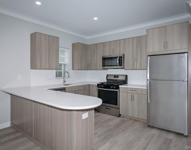 500 Sutton Court - Photo Thumbnail 2