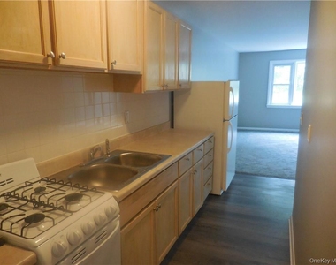 41 Willow Avenue - Photo Thumbnail 5