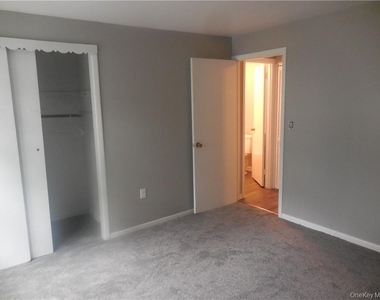 41 Willow Avenue - Photo Thumbnail 10