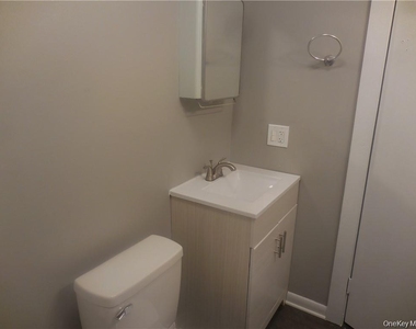 41 Willow Avenue - Photo Thumbnail 24