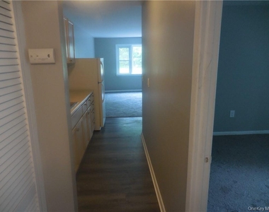 41 Willow Avenue - Photo Thumbnail 12
