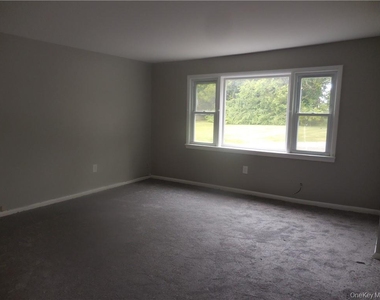 41 Willow Avenue - Photo Thumbnail 3