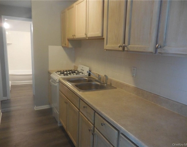 41 Willow Avenue - Photo Thumbnail 13