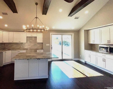 3874 Jerusalem Avenue - Photo Thumbnail 3