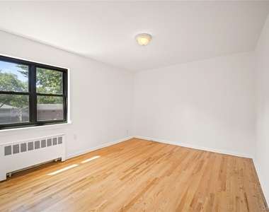 73-10 Springfield Boulevard - Photo Thumbnail 8