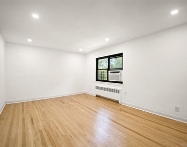 73-10 Springfield Boulevard - Photo Thumbnail 6