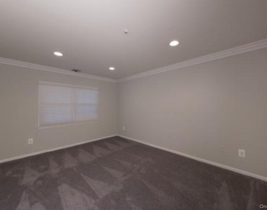 16 Sylvan Lane - Photo Thumbnail 5