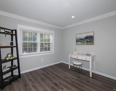 21 Sylvan Lane - Photo Thumbnail 8