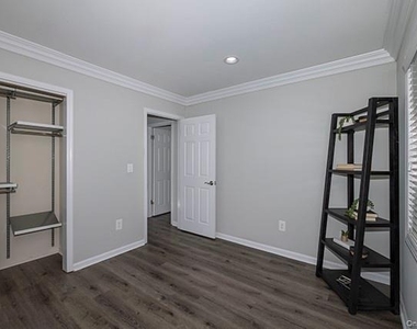 21 Sylvan Lane - Photo Thumbnail 9