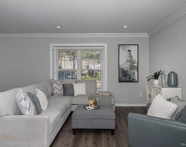 21 Sylvan Lane - Photo Thumbnail 4
