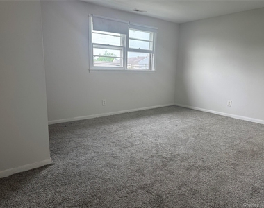 124 Parkdale Drive - Photo Thumbnail 1