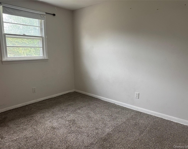 124 Parkdale Drive - Photo Thumbnail 5