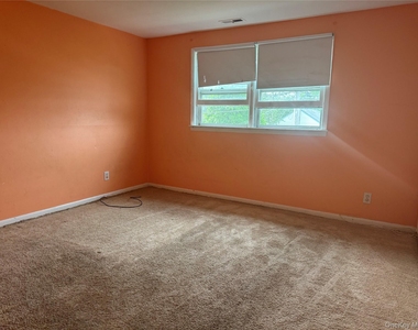 124 Parkdale Drive - Photo Thumbnail 2