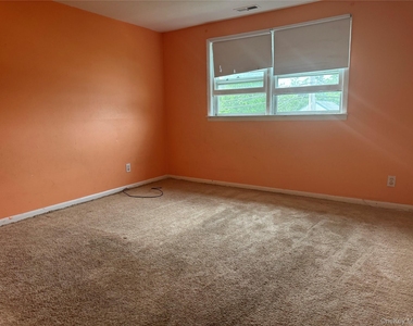 124 Parkdale Drive - Photo Thumbnail 4