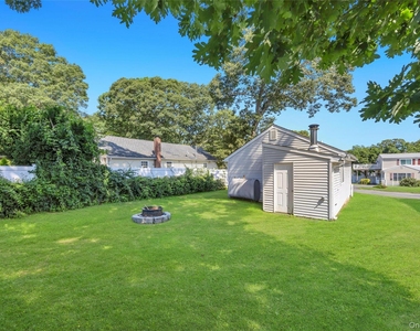 22 Maplewood Avenue - Photo Thumbnail 3