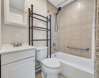 22 Maplewood Avenue - Photo Thumbnail 9