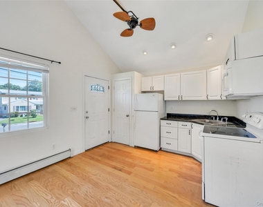 22 Maplewood Avenue - Photo Thumbnail 14