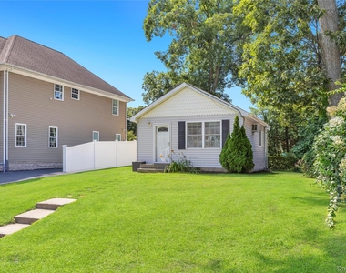 22 Maplewood Avenue - Photo Thumbnail 2