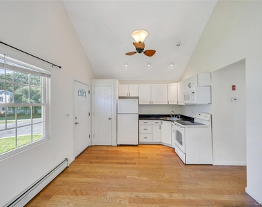 22 Maplewood Avenue - Photo Thumbnail 12