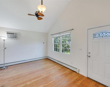 22 Maplewood Avenue - Photo Thumbnail 16