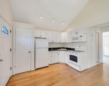 22 Maplewood Avenue - Photo Thumbnail 13