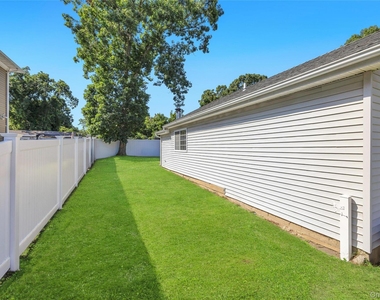 22 Maplewood Avenue - Photo Thumbnail 6